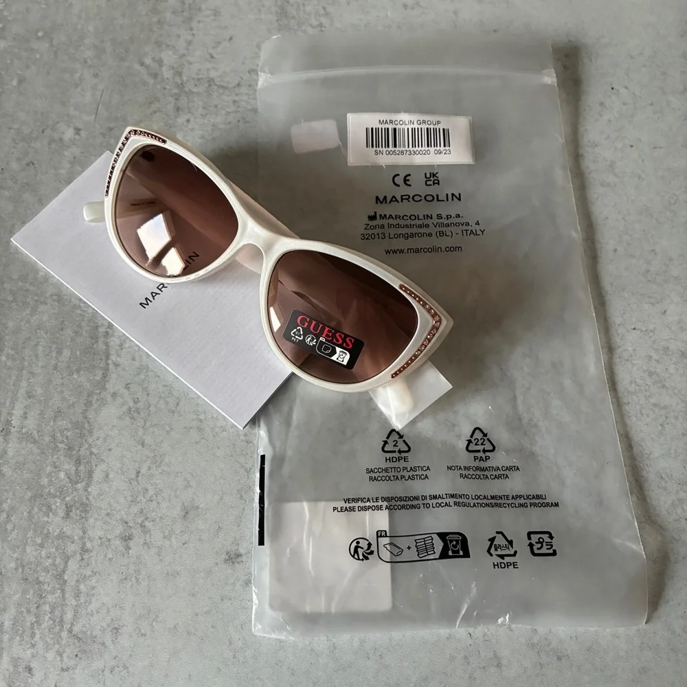 GUESS Pearl White Cat Eye Sunglasses Rose Gold Stud Detail NEW